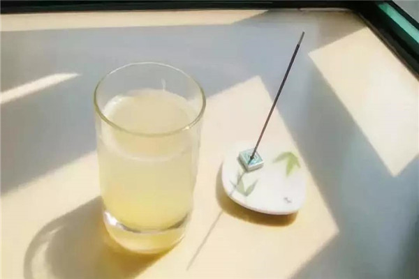 喝生藕汁会危害身体吗 脾胃虚弱的人不适合喝生藕汁398 / 作者:UFO爱好者 / 帖子ID:83984