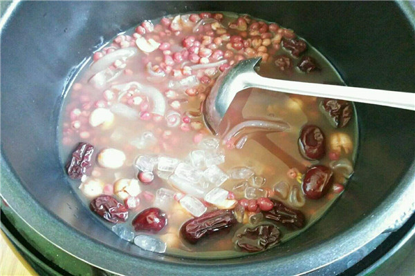 红豆红枣粥的禁忌有哪些 什么人不适合吃红豆红枣粥750 / 作者:UFO爱好者 / 帖子ID:83931