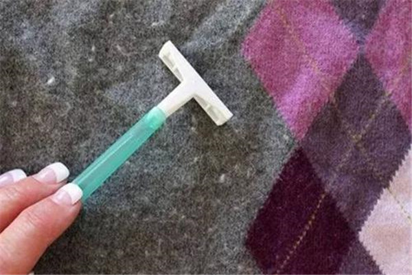 毛衣粘毛到别的衣服上怎么办 毛衣粘毛怎么样去除90 / 作者:UFO爱好者 / 帖子ID:83800