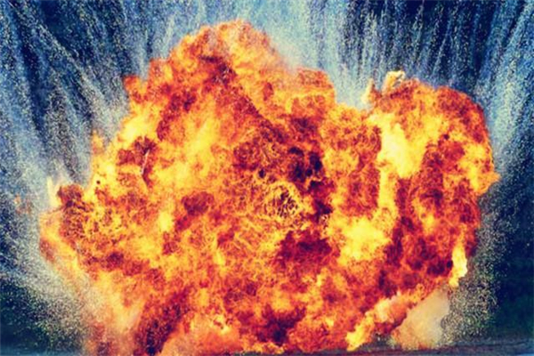 王恭厂大爆炸与龙族有何关系？传闻皇帝得罪龙族导致天灾483 / 作者:UFO爱好者 / 帖子ID:97633