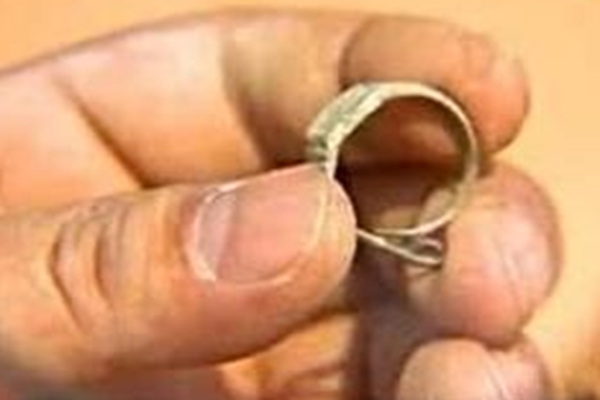 2008穿越时空真实案例，400年古墓挖出瑞士手表597 / 作者:UFO爱好者 / 帖子ID:104007