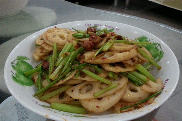 芹菜和莲藕能一起吃吗 能，两者性寒（与萝卜搭配更好）442 / 作者:UFO爱好者 / 帖子ID:89892
