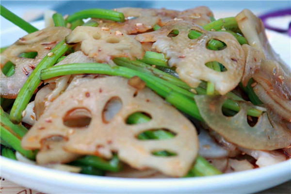 芹菜和莲藕能一起吃吗 能，两者性寒（与萝卜搭配更好）278 / 作者:UFO爱好者 / 帖子ID:89892