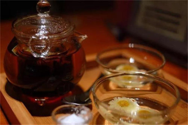 普洱茶和枸杞能一起泡吗 能，适合中老年人（缓解疲劳）673 / 作者:UFO爱好者 / 帖子ID:89808