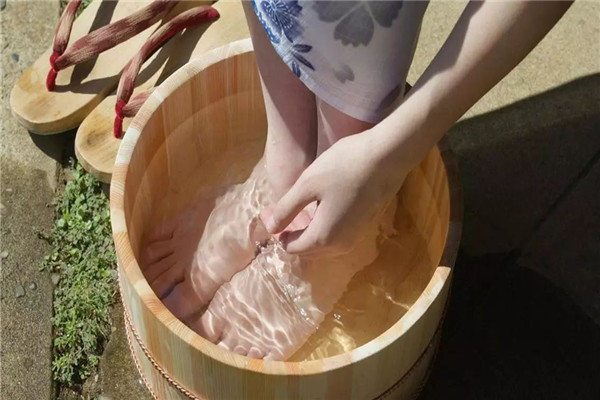 泡脚桶可以家人共用吗 无脚气可放心使用(脚气易传染)437 / 作者:UFO爱好者 / 帖子ID:89845