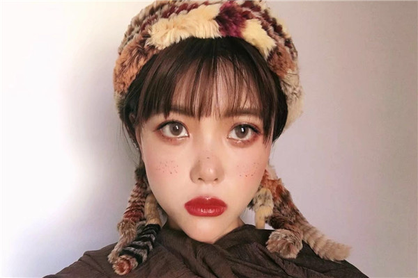 美瞳可以戴着睡觉吗 佩戴美瞳需要注意什么473 / 作者:UFO爱好者 / 帖子ID:89771