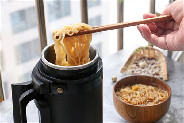 焖烧杯能做什么 焖烧杯和保温杯的不同540 / 作者:UFO爱好者 / 帖子ID:89629