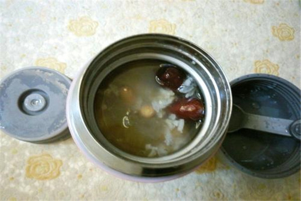焖烧杯能做什么 焖烧杯和保温杯的不同278 / 作者:UFO爱好者 / 帖子ID:89629