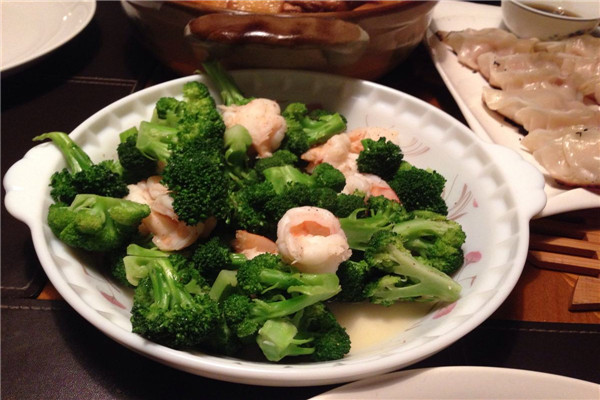 西兰花和虾可以一起吃吗 海鲜过敏者/婴儿不易食用637 / 作者:UFO爱好者 / 帖子ID:89327