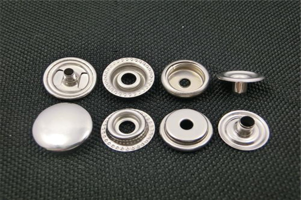 四合扣安装方法 四合扣的用途(皮革/布料均能使用)490 / 作者:UFO爱好者 / 帖子ID:89222