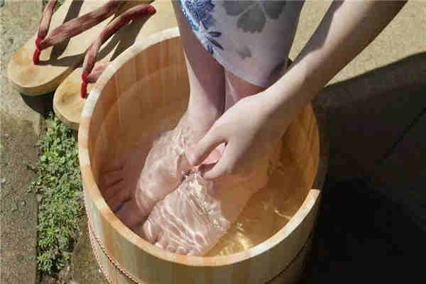 泡脚出汗多是寒气多吗 热水促进血液循环（正常现象）121 / 作者:UFO爱好者 / 帖子ID:89163