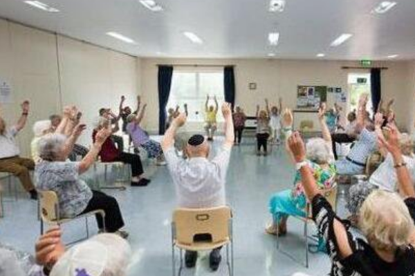 世界上最老的健身教练:坚持健身50年(99岁任有70学员)288 / 作者:UFO爱好者 / 帖子ID:94257