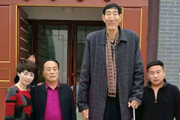 世界上最长的手:是普通人的两倍(长达38厘米)13 / 作者:UFO爱好者 / 帖子ID:94224