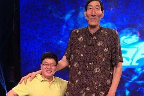 世界上最长的手:是普通人的两倍(长达38厘米)797 / 作者:UFO爱好者 / 帖子ID:94224