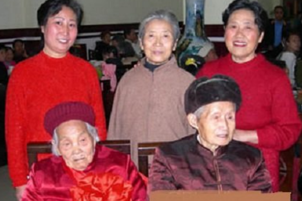 世界上最长久的婚姻:2岁结婚(携手91年)12 / 作者:UFO爱好者 / 帖子ID:93777