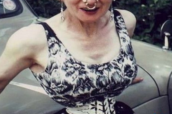 关于女人的20个世界之最:个个奇葩(20厘米腰/4个乳房)40 / 作者:UFO爱好者 / 帖子ID:93865