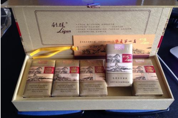 中国最贵十大名烟:第一镶嵌钻石 第二3千一包725 / 作者:UFO爱好者 / 帖子ID:93356