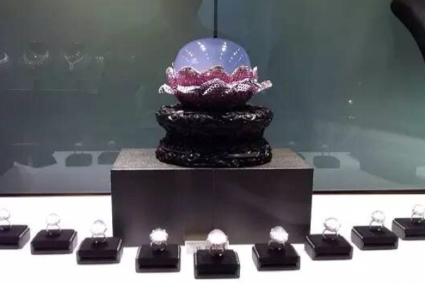 世界上最贵的翡翠宝石:价值6亿元(足足有柚子大小)291 / 作者:UFO爱好者 / 帖子ID:93317