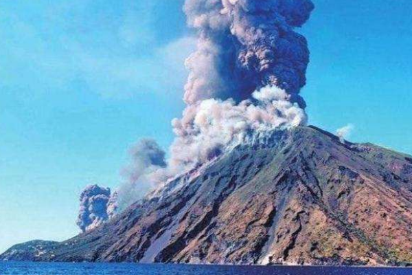 世界上最大的火山:相对高度10203米/熔岩面积达9000km3313 / 作者:UFO爱好者 / 帖子ID:93172