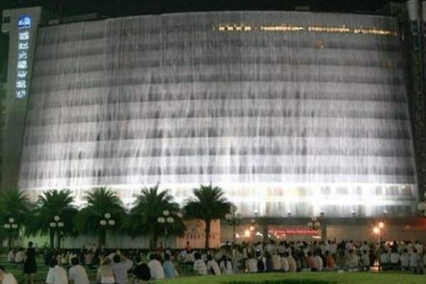 世界上最大的人造瀑布:从108米高空流下(每小时耗1000元)60 / 作者:UFO爱好者 / 帖子ID:93096