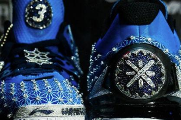 世界上最贵的运动鞋:蓝宝石镶满鞋面(售价高达2600万元)283 / 作者:UFO爱好者 / 帖子ID:92823