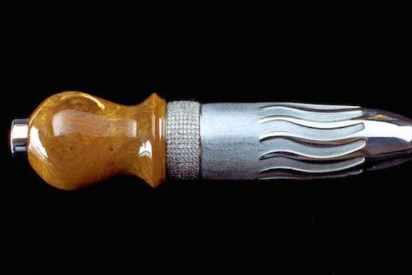 世界上最贵的情趣用品:贝克汉姆送老婆的玩具(值180万)984 / 作者:UFO爱好者 / 帖子ID:90742