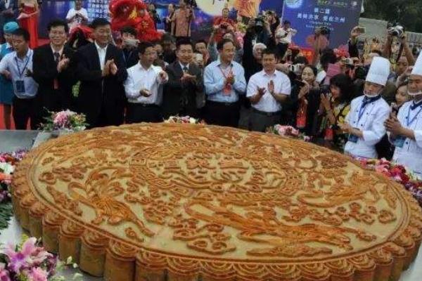 世界上最大的月饼:直径达8米(单单面粉就重1吨)815 / 作者:UFO爱好者 / 帖子ID:90575