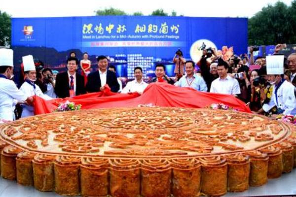 世界上最大的月饼:直径达8米(单单面粉就重1吨)446 / 作者:UFO爱好者 / 帖子ID:90575