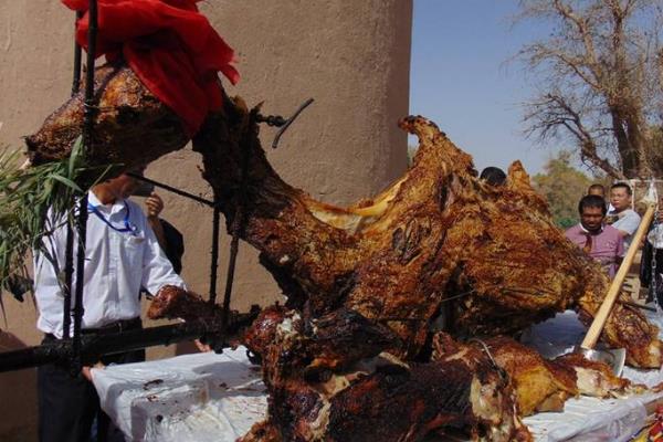 世界上最大的烤肉:烧烤550公斤的骆驼肉(油就用了15升)182 / 作者:UFO爱好者 / 帖子ID:90408