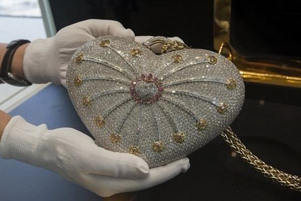 世界上最贵的手袋:价值380万美金(镶嵌4517颗钻石)986 / 作者:UFO爱好者 / 帖子ID:90483
