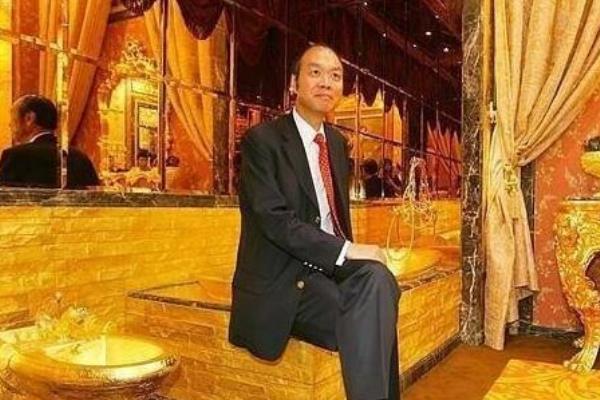 世界上最贵的厕所:抽纸盒都是24k纯金(总价值三千万)479 / 作者:UFO爱好者 / 帖子ID:90251