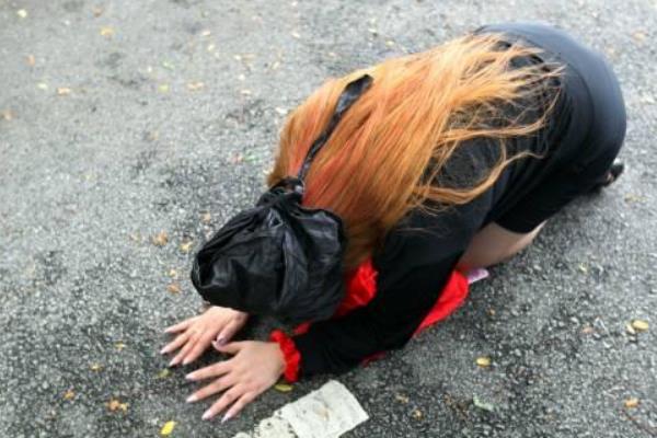 人跪狗事件怎么回事?两男子跪狗一小时(否则要赔偿五千)909 / 作者:UFO爱好者 / 帖子ID:101087