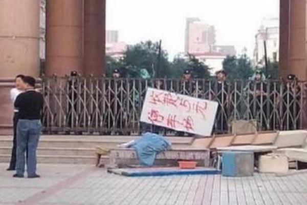 蓝翔百人跨省打架事件:副校长率学生打架(不去不让毕业)483 / 作者:UFO爱好者 / 帖子ID:101036