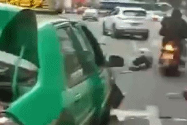 龙岩劫持公交车事件:持刀劫车8死25伤(与居委会有矛盾)145 / 作者:UFO爱好者 / 帖子ID:100841