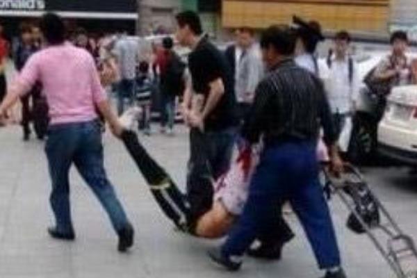 广州白云区网吧砍人案:两名嫌犯在网吧被盘查(砍伤民警)221 / 作者:UFO爱好者 / 帖子ID:100856