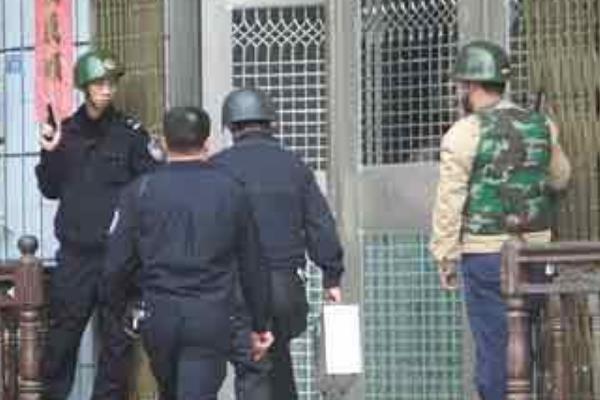 安徽持枪劫持人质事件:警方对峙嫌犯八小时(街头枪战)696 / 作者:UFO爱好者 / 帖子ID:100886