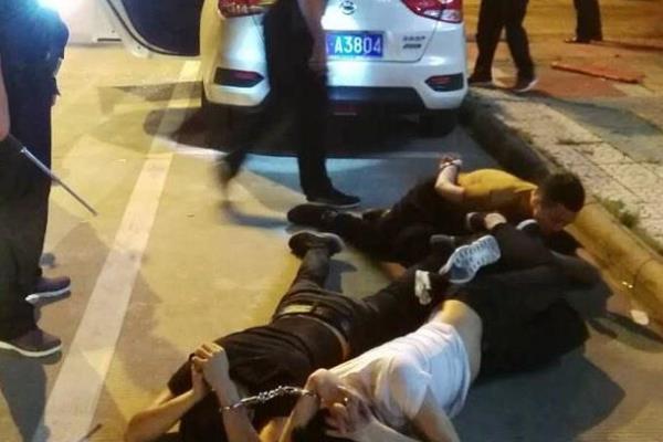 东莞街头械斗事件:两百人持械斗殴(16岁少年被砍死)415 / 作者:UFO爱好者 / 帖子ID:100615