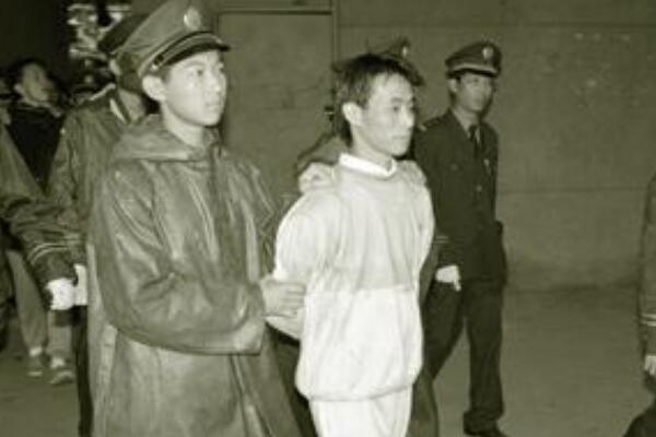 深圳95特大抢劫杀人案:色诱劫豪车(14个月内杀害17人)988 / 作者:UFO爱好者 / 帖子ID:100604