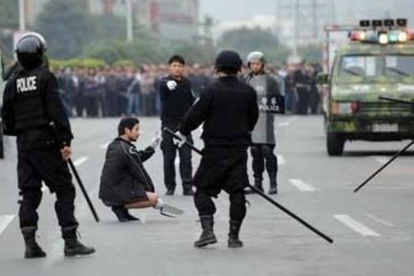 黎恩旺后来怎么了?东莞闹市双刀男被拘十天后释放938 / 作者:UFO爱好者 / 帖子ID:100510