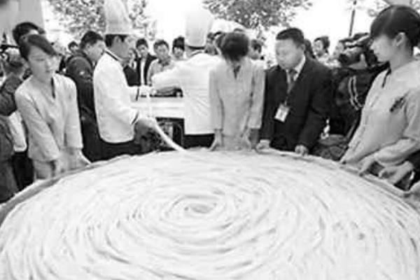 世界上最长的米线:总长达3公里(诞生于云南昆明)274 / 作者:UFO爱好者 / 帖子ID:90139