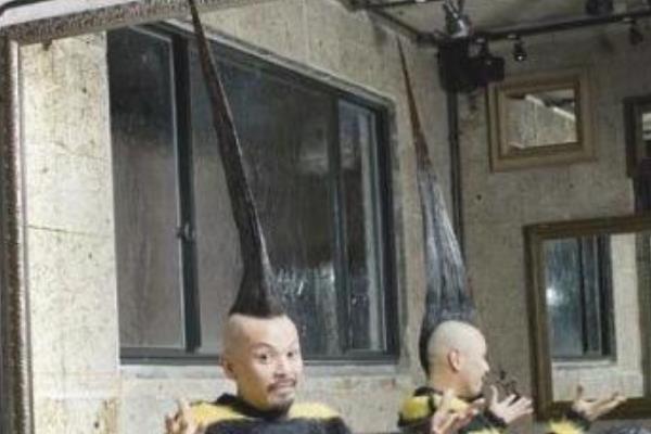 世界上最高的莫西干发型:高高耸立在头顶(全长1.18米)627 / 作者:UFO爱好者 / 帖子ID:90048
