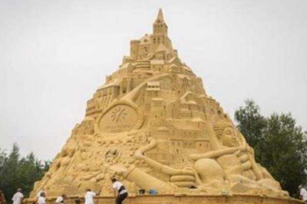 世界上最高的沙雕城堡:使用了3500吨沙子(总高16米多)215 / 作者:UFO爱好者 / 帖子ID:90040