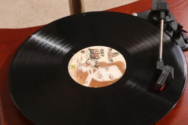 世界上最长的CD:只容纳一首乐曲(但时长达80分钟17秒)609 / 作者:UFO爱好者 / 帖子ID:90009