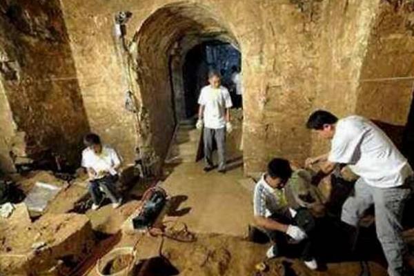 陕西最有名的盗墓人:家中藏250多件文物(琉璃发簪最珍贵)237 / 作者:UFO爱好者 / 帖子ID:100348