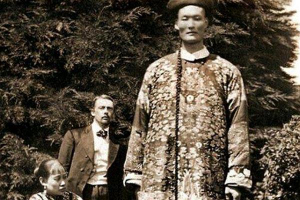 世界上最高的人排行:第一诞生于清朝(唯一超过三米的人)392 / 作者:UFO爱好者 / 帖子ID:89827