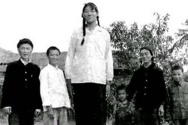 世界上最高的人排行:第一诞生于清朝(唯一超过三米的人)65 / 作者:UFO爱好者 / 帖子ID:89827