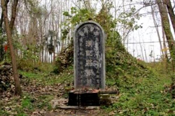 衣冠冢是什么意思?仅以死者遗物埋葬(多是尸骨无存者)651 / 作者:UFO爱好者 / 帖子ID:72275