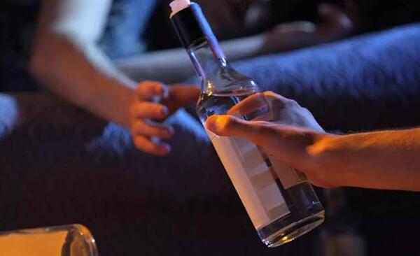 出汗解酒吗，大量出汗可解酒（毒素虽汗液排出体外）860 / 作者:UFO爱好者 / 帖子ID:90866