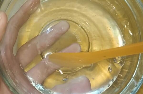 假水粘手怎么办，加点卸妆水补救（沾手是胶水放多了）225 / 作者:UFO爱好者 / 帖子ID:90784