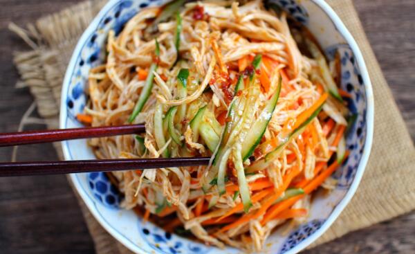 棒棒鸡为什么叫棒棒鸡，鸡肉被木棒捶松过（四川特色菜）262 / 作者:UFO爱好者 / 帖子ID:90550